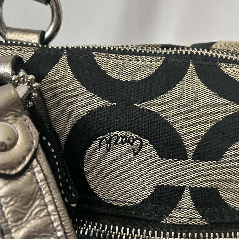 Coach Grey/Black Signature C Print Classic Poppy Travel Tote Bag Purse 🌺🌺 - Picture 8 of 16